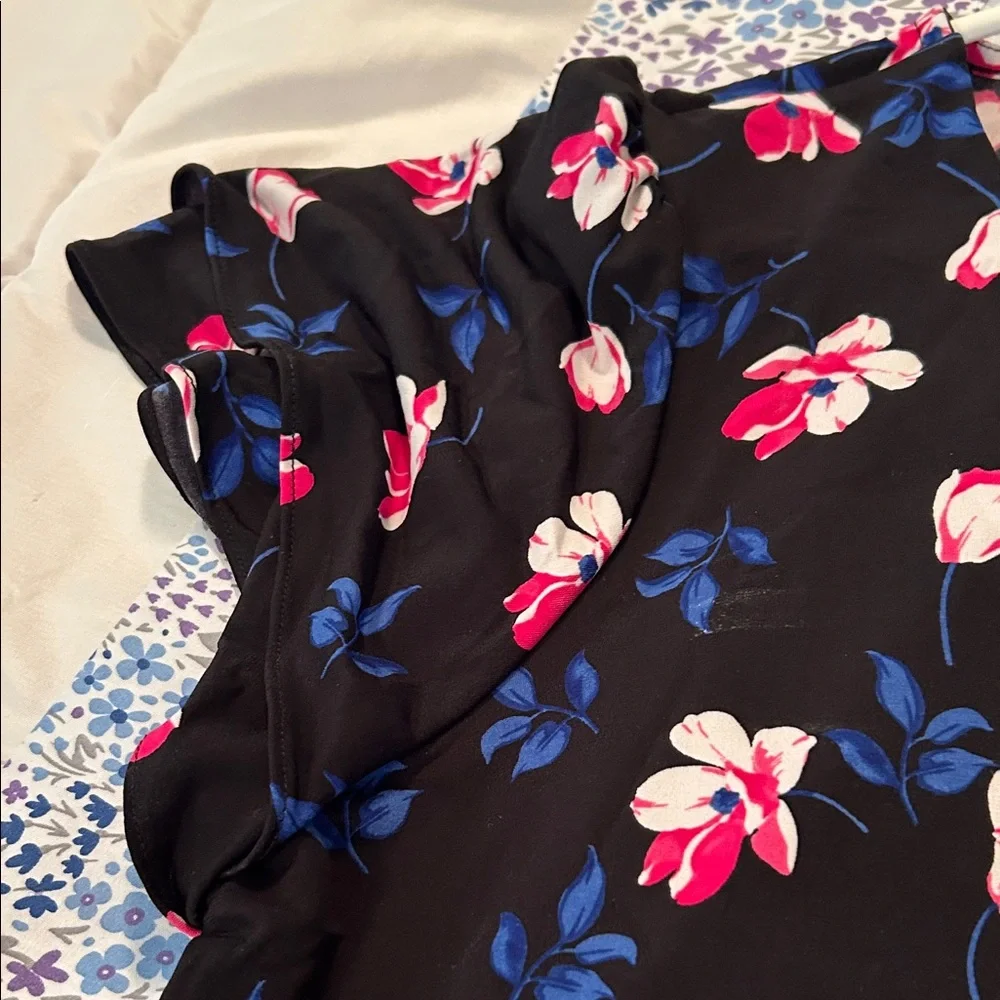 Calvin Klein Top with Pink and Blue Floral Design - Picture 8 of 9